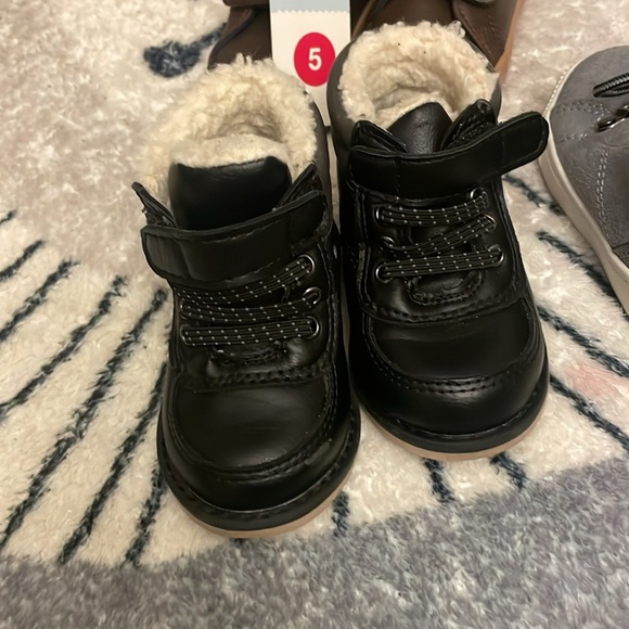 Toddler boy winter shoe bundle like new size 5 - Picture 3 of 5